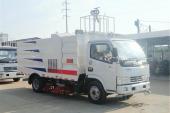 东风6方扫路车--加装前冲后洒带水炮